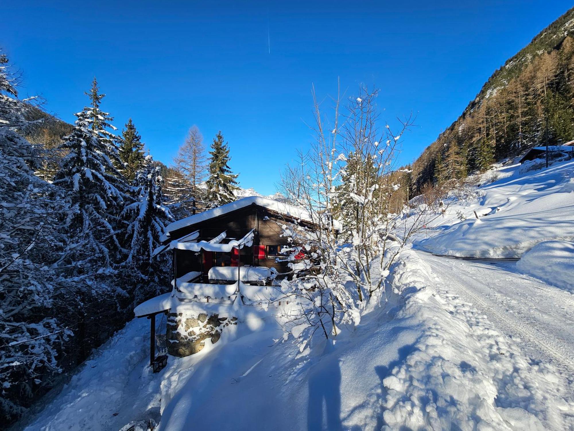 Petit chalet rustique et bucolique Bovernier Extérieur photo